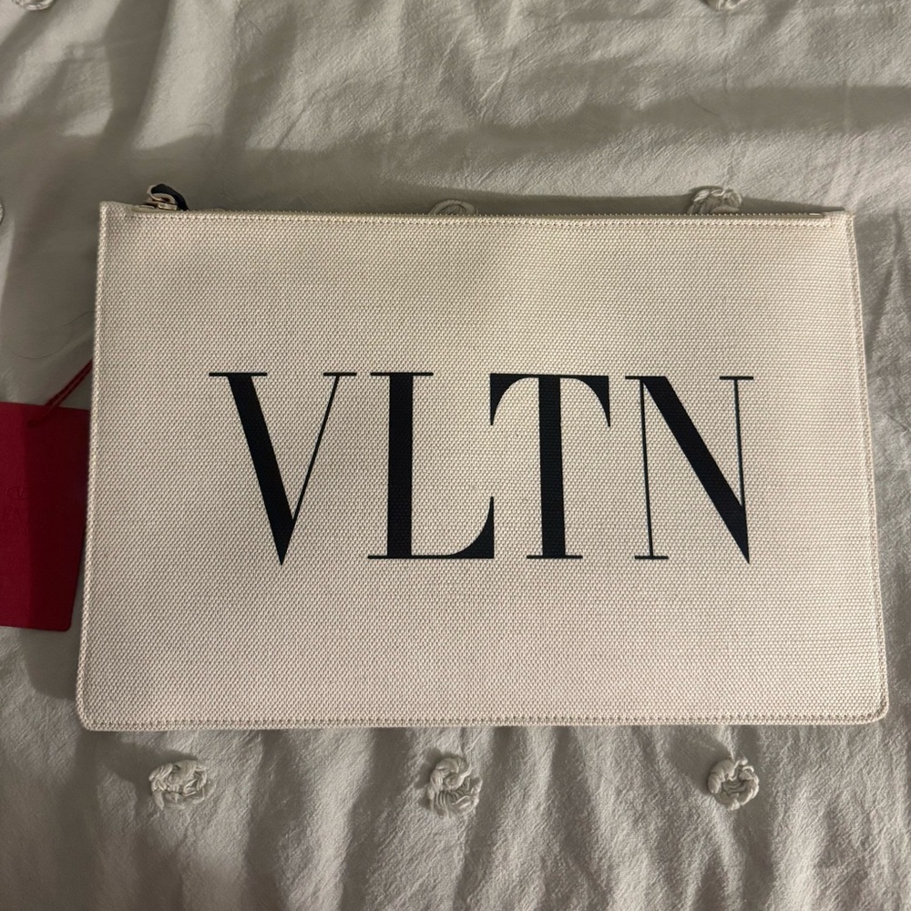 Valentino Pouch